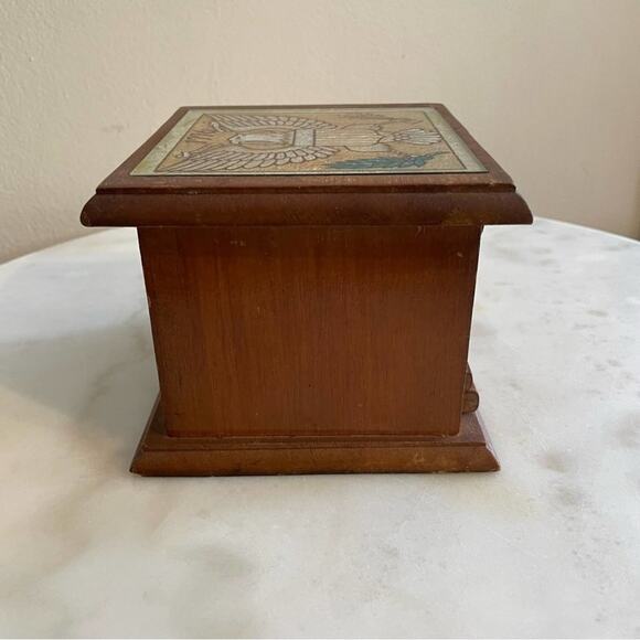 Vintage set of 8 wooden coasters in wooden box Colonial Eagle gold - Picture 6 of 8